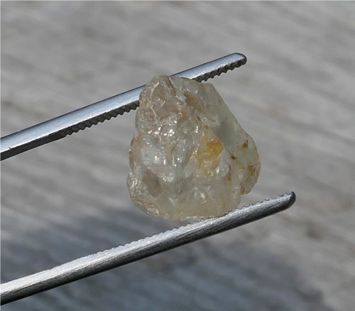 Surový topaz V3301 — foto 1