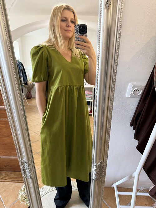 Šaty s balónovým rukávem