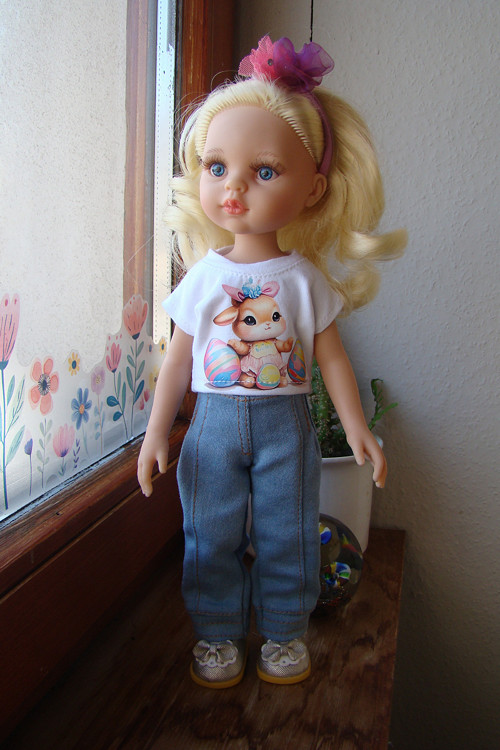 Paola Reina 32 cm - triko ,riflíky a čelenka