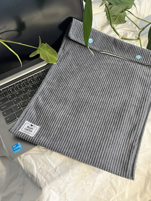 Manšestrový obal na notebook — foto 1