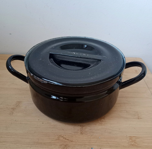 Kastrolek černý s pokličkou 18 cm