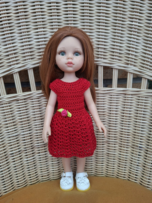 Háčkované šaty pro panenku vysokou 32 cm — foto 1