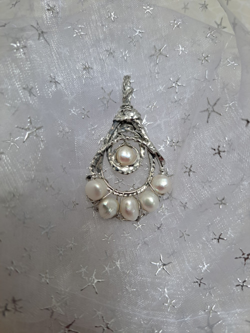 Amulet perlový