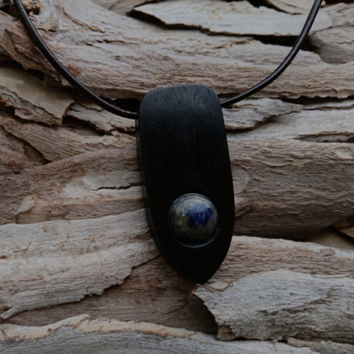 Dřevěný šperk - eben a lapis lazuli — foto 1