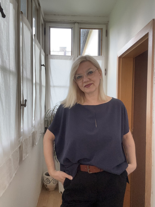Tmavomodrá halenka