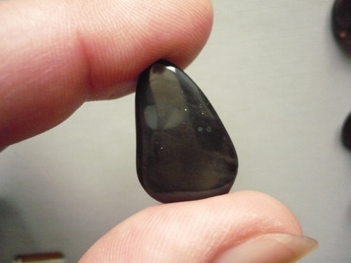 Trom. kámen - obsidián kouřový 25 mm, č.4f