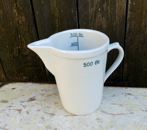 500 gramů...porcelánová lékárenská odměrka