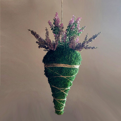 Kokedama s umělými květinami. Bezúdržbová dekorace