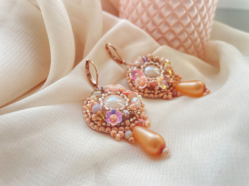 Vyšívané náušnice Katy - meruňková