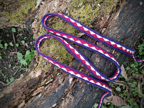 Karetkovaný pásek - Červenobílá vlnovka
