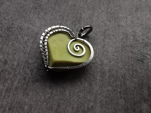 Kiwi opál - srdíčko, chirurgická ocel — foto 1
