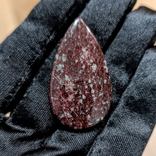 Eudialit, ID 5642, 43x24 mm — foto 1