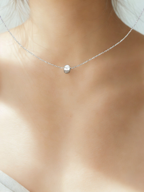 Minimalistický modelový náhrdelník LIVA perla, Ag