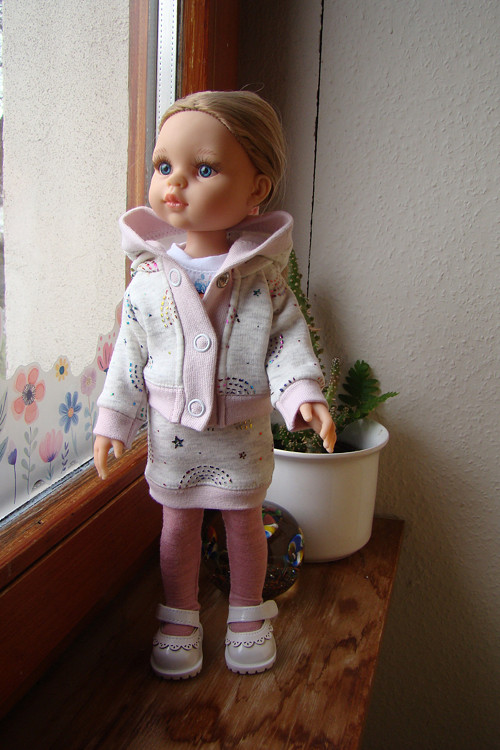 Paola Reina 32 cm - souprava mikina a sukýnka