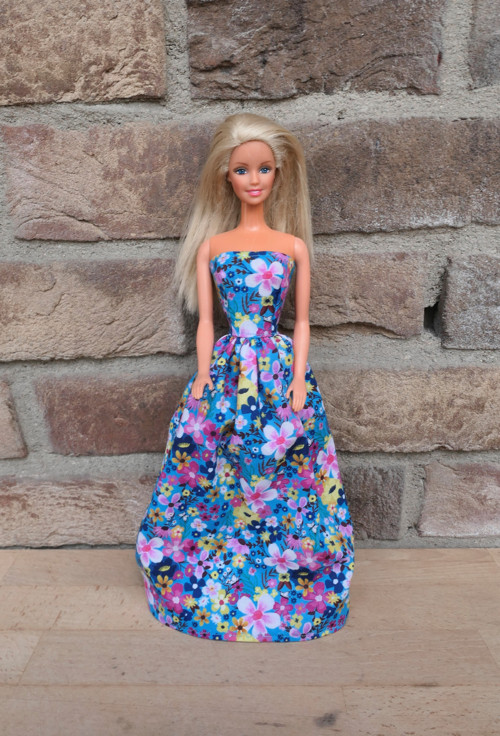Šaty - na starší typ Barbie — foto 1
