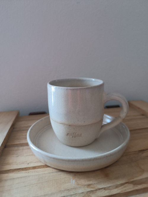Keramický hrníček na espresso s talířkem