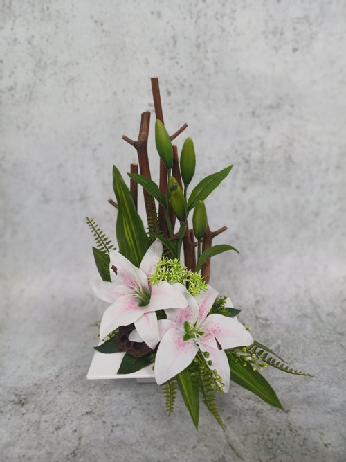 Ikebana s liliemi