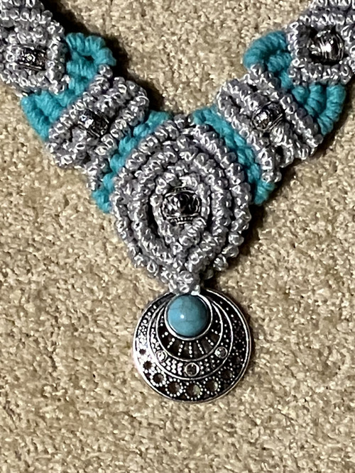 Macramé - drhaný náhrdelník