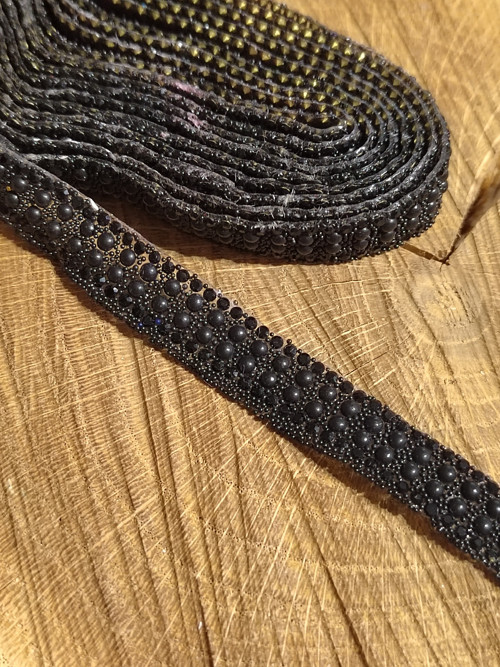 Prýmek šíře 10 mm nažehlovací 25 cm barva černá