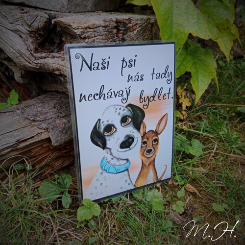 Naši psi nás tady nechávají bydlet