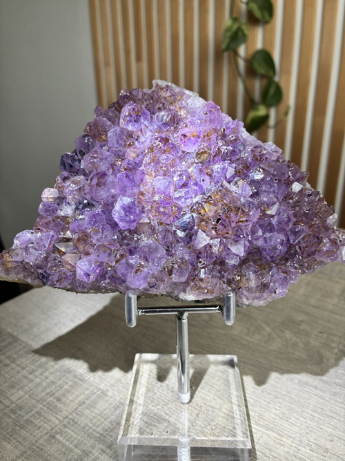 Ametyst se Zlatým rutilem-výstavní přír. minerál