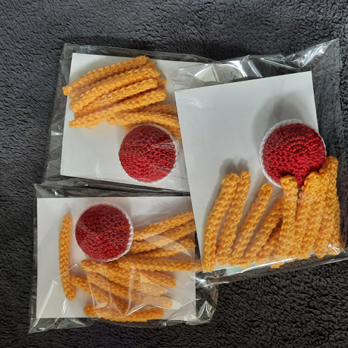 Háčkované hranolky s kečupem