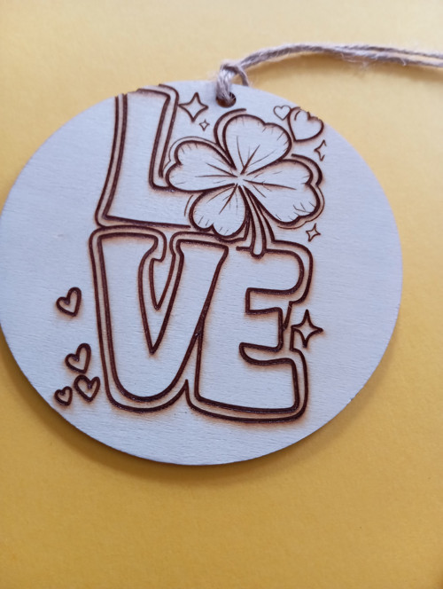 Dřevěná cedulka na zavěšení Love