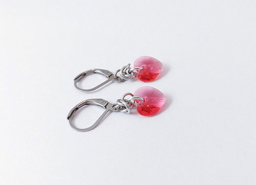 Náušničky Swarovski srdíčka růžovočervená