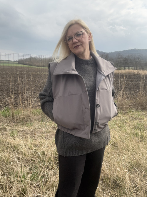 Vesta šedá