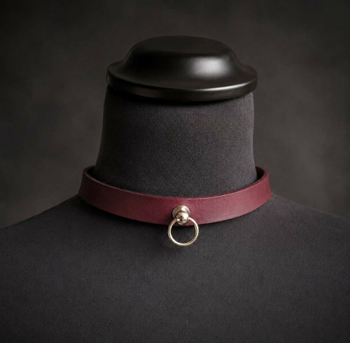 Fialový decentní kožený Choker s ozdobným kroužkem
