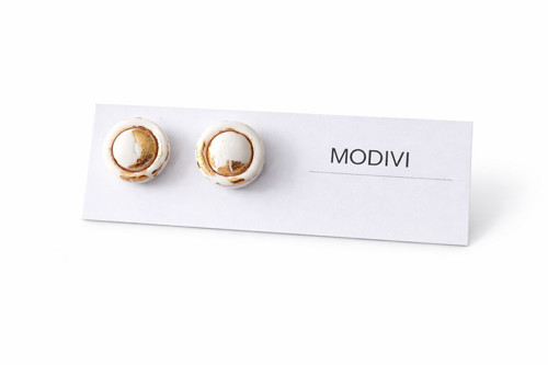 Minimalistické polymerové náušnice – bílé