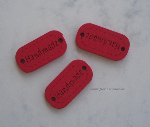 Štítek handmade dřevěný 3 ks červený 12 x 23 mm