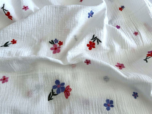 Mušelín / dvojitá gázovina s výšivkou (10cm)