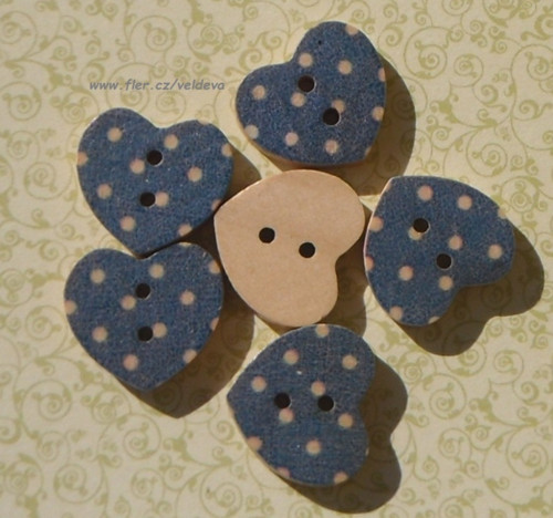 Knoflík srdíčko průměr 1,7 cm 3 ks