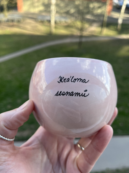 Kalíšek, porcelánový, Královna seznamů