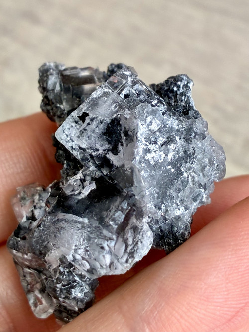FLUORIT KUBICKÝ- GLASS, Hunan Čína 14 gr.