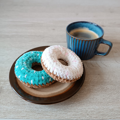 Háčkovaný donut - bílý