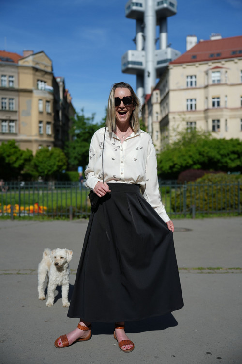 Dlouhá, elegantní, černá sukně