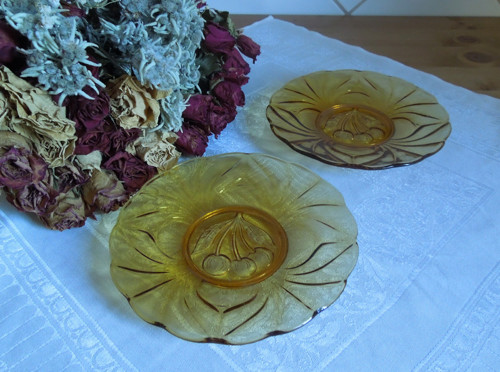 Staré talířky z ambrového skla, Art Deco