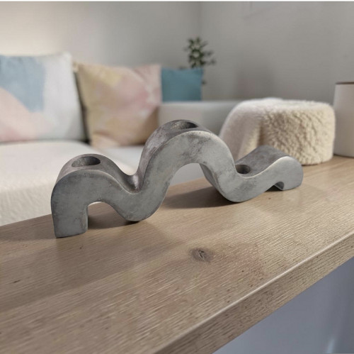 Designový svícen pro tři svíčky ve vlnitém tvaru –
