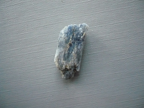 Surový kyanit (disten) 23 mm, č.35A