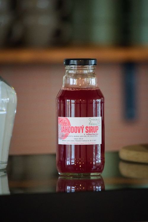 Jahodový sirup s rebarborou