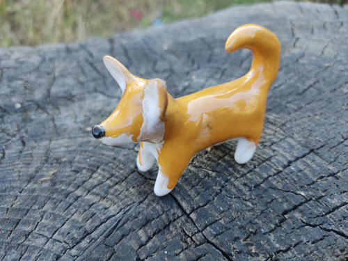 Figurka psa corgi
