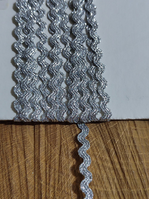 Hadovka šíře 3 mm barva stříbrná