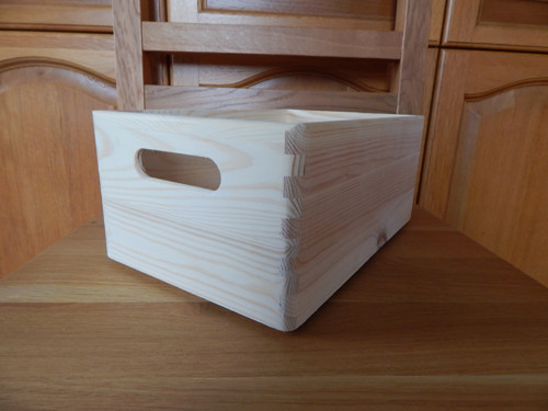 Dřevěný box s otvory