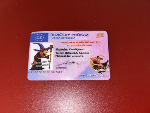 Řidičský průkaz na koště – čarodějnický průkaz