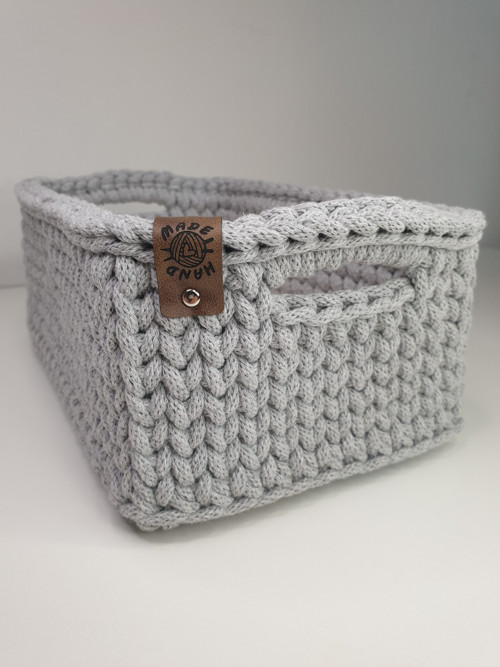 Háčkovaný úložný košík světle šedý 25 × 15 cm