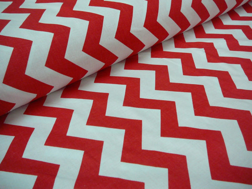 SLEVA - červený a bílý chevron - šíře 150cm