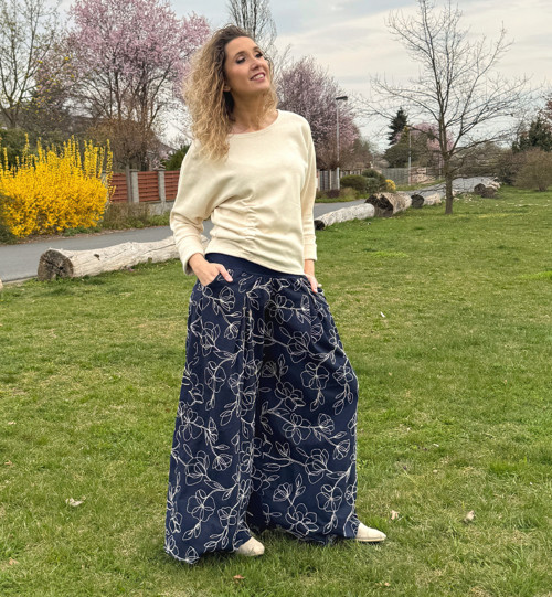 Kalhotová sukně dlouhá modrá s květy