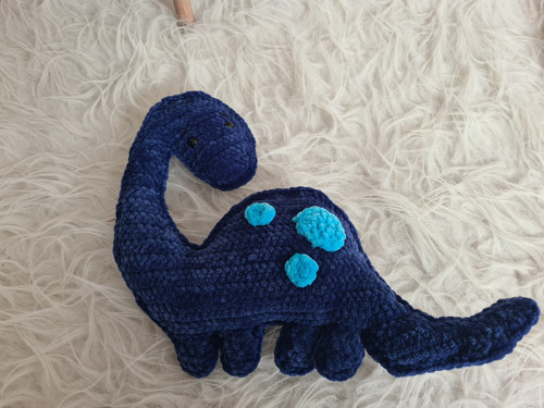 Háčkovaný dinosaurus